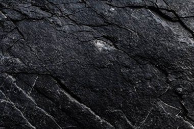Koyu gri, siyah taş arka plan. Kaya dokusu. Siyah sayfa arkaplanı