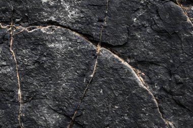 Koyu gri, siyah taş arka plan. Kaya dokusu. Siyah sayfa arkaplanı