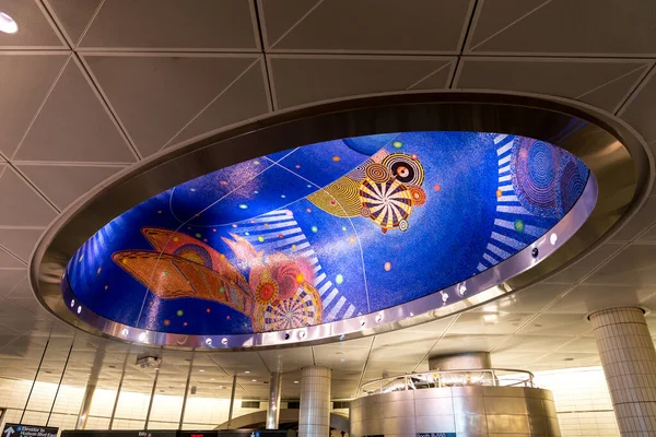 New York Usa Dubna 2023 Detailní Záběr Zářivou Skleněnou Mozaiku — Stock fotografie