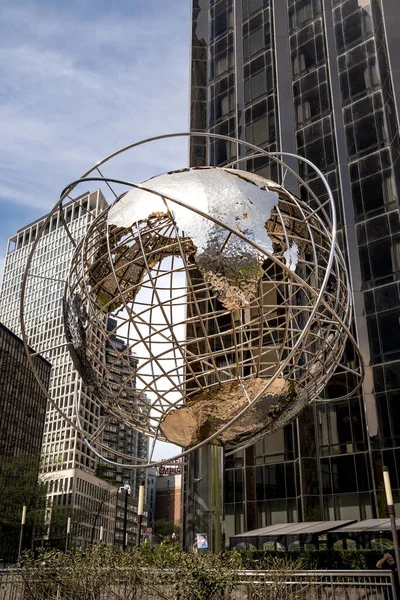 New York Usa Dubna 2023 Pohled Kolumbův Kruh Sochu Zeměkoule — Stock fotografie