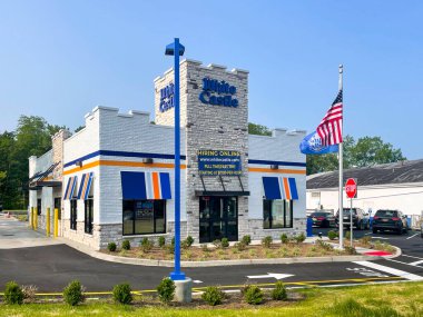 Nanuet, NY - ABD - 23 Mayıs 2023 - Amerikan bölgesel hamburger restoran zinciri olan ikonik Beyaz Kale manzarası.