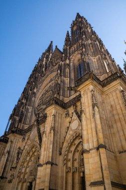 Prag, Bohemya - CZ 2 Haziran 2023 Hotel Art Deco Imperial Prag 'ın merkezinde etkileyici bir Art Deco binası. Bina değerli mozaikler ve seramik fayanslarla süslenmiş.