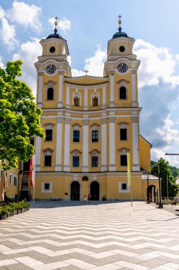Mondsee, Yukarı Avusturya 7 Haziran 2023 Avusturya Mondsee 'deki turizm bilgi merkezinin dış görüntüsü