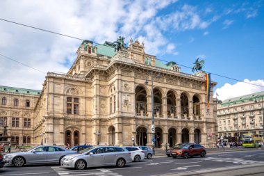 Viyana, 9 Haziran 2023 U1, U2 ve U4 hatlarını birbirine bağlayan Viyana U-Bahns Karlsplatz istasyonunun yatay görüntüsü.