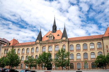 Bratislava, Slovakya 10 Haziran 2023 Bratislava 'daki İkincil Endüstri Mühendislik Okulu (Stredn priemyseln kola strojncka). 1904 'te bir metal işi okulu olarak inşa edilmiş.