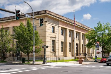 Troy, New York 13 Ağustos 2023 tarihli tarihi Pirinç Binası, Truva, New York 'ta Moorish mimari kemerleri olan tarihi yüksek Viktorya Gotik yapısı.