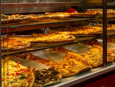 New York, New York - ABD - 9 Ekim 2023 Geleneksel New York pizzacılarının Yatay Manzarası