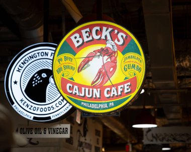 Philadelphia, PA ABD 14 Ekim 2023 tarihi Reading Terminal Pazarı 'ndaki Becks Cajun Cafe' nin idamı. Philadelphia 'nın Center City bölgesinde kapalı bir kamu pazarı..