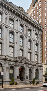 Philadelphia, PA A.B.D. 13 Ekim 2023 'te Philadelphia Bank Building' in görüntüsü 1857-59 'da the Philadelphia Old City' de yapıldı. Şimdi lüks bir daire.