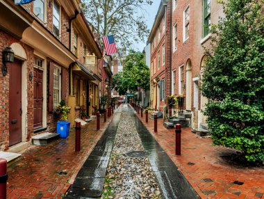 Philadelphia, PA ABD 14 Ekim 2023 Elfreth 's Alley, Philadelphia, Pennsylvania' da tarihi bir cadde, 1703 yılından kalma.