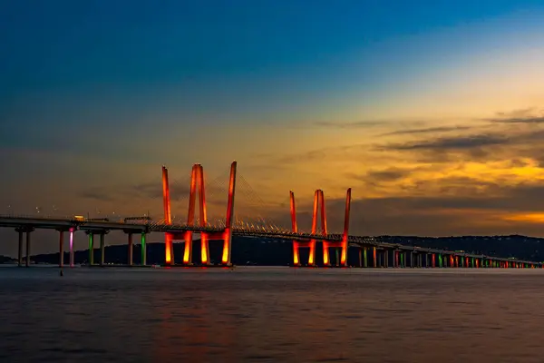 stock image Sleepy Hollow, NY  US  June 19, 2024 Landscape view of the serene sunset at the conical steel Tarrytown Light, a historic sparkplug lighthouse on the Hudson River in Sleepy Hollow, NY.