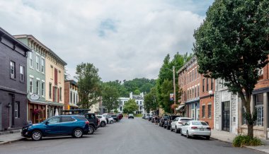 Coxsackie, New York - ABD - 5 Temmuz 2024 Coxsackie 'nin Tarihi Bölgesi' nde önemli Reed Caddesi, Greene County, New York 'ta tanınan tarihi cazibeyle dolu bir bölge.