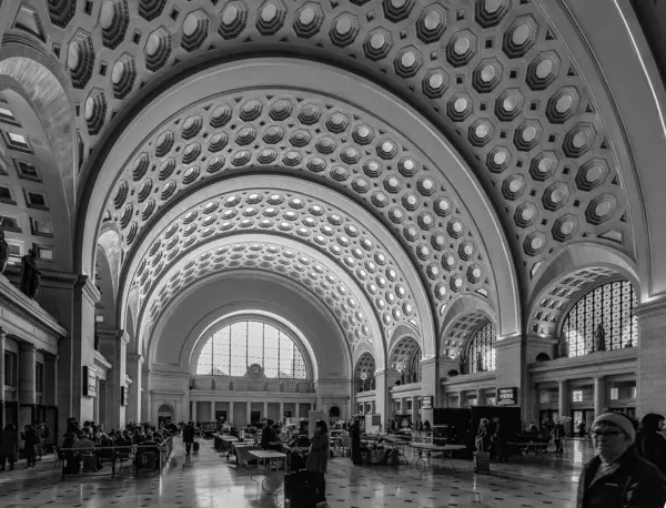 stock image Washington DC  US  Mar 22, 2024 Black and white of the Iconic Columbus Circle plaza in front of Washington Union Station. The centerpiece is the Columbus Fountain.