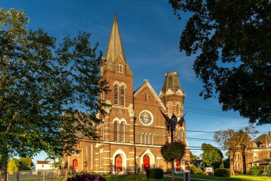 Jervis Limanı, New York - 5 Ekim 2024: Merhametli Sevgi ve Kurtuluş (MLR) Kutsal Kilise ve Kültür Merkezi (eski adıyla Deerpark Reform Kilisesi), 1868 yılında inşa edilen şehrin en eski kilisesidir..