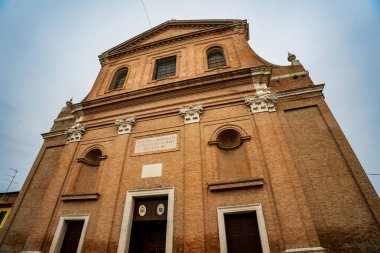 Comacchio (İtalyanca: Comacchio, Ferrara IT Oct 16, 2024 Comacchio Katedrali, kısaca San Cassiano Bazilikası), İtalya 'nın Comacchio kentinde bulunan bir Roma Katolik katedralidir. Kendine özgü çan kulesiyle tanınır..