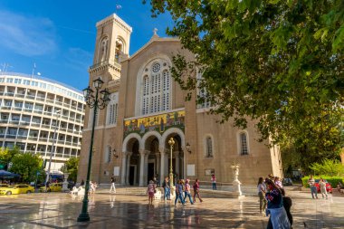 Atina, Attica - GR - 25 Ekim 2024 Atina 'daki Kutsal Büyükşehir Annunciation Kilisesi, neoklasik tasarımı ve dini önemi ile tanınan büyük bir 19. yüzyıl katedrali..