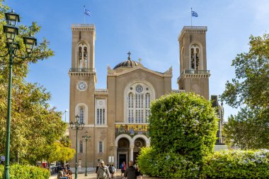 Atina, Attica - GR - 25 Ekim 2024 Atina 'daki Kutsal Büyükşehir Annunciation Kilisesi, neoklasik tasarımı ve dini önemi ile tanınan büyük bir 19. yüzyıl katedrali.