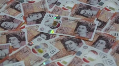 English ten pounds rotating on the table