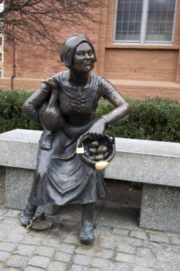 Statue of tradeswoman at New Town Market Square in Torun, Poland