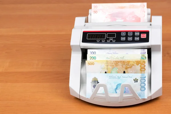 Filipin Parası Sayım Makinesinde Peso — Stok fotoğraf