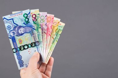 Türkmen parası - Gri arkaplan üzerinde menat