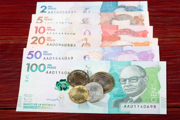 Monedas Billetes Pesos Colombianos Sobre Fondo Madera —  Fotos de Stock
