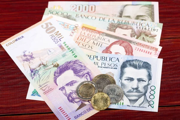 Monete Banconote Pesos Colombiani Sfondo Ligneo — Foto Stock