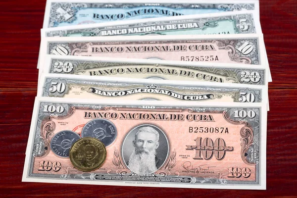 Antiguas Monedas Billetes Pesos Cubanos Sobre Fondo Madera — Foto de Stock