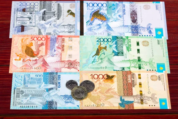 カザフスタンのお金 Tenge コインと銀行券 — ストック写真
