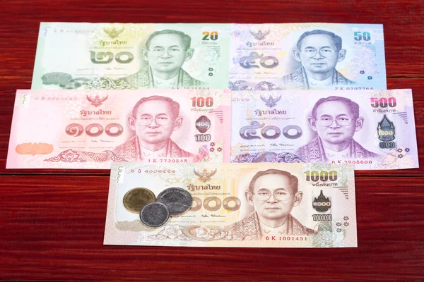 泰国货币 硬币和钞票 — 图库照片