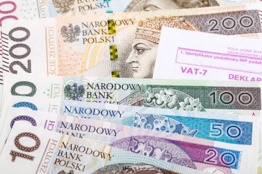 Polonya vergisi, Polonya parasının arka planında Zloty olarak geçiyor.