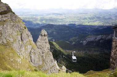 Yazın Polonya dağlarıyla manzara