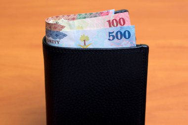 Suudi parası - siyah cüzdanda riyal