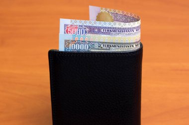 Eski Türkmenistan parası - siyah cüzdanda menat
