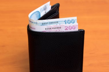 Türk parası - Siyah cüzdanda Lira