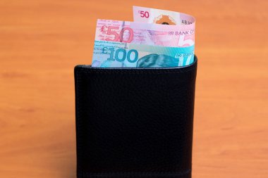 İskoç parası - Siyah cüzdanda bir pound