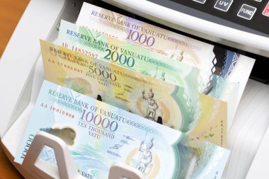 Vanuatu parası - sayım makinesinde vatu