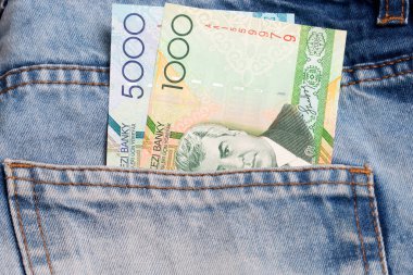 Eski Türkmen parası - Kot pantolonun cebinde Menat