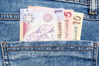 Libya parası - kot pantolonun cebinde dinar