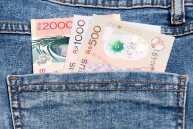 Mauritian parası - kot pantolonun cebinde rupi