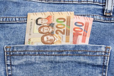 Bolivya parası - kot pantolonun cebinde boliviano