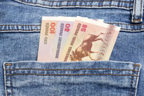 Eski Beyaz Rusya parası - kot pantolonun cebinde ruble