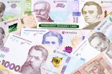 Ukrayna parası üzerinde Amerikan daimi oturma kartı - Hryvnia