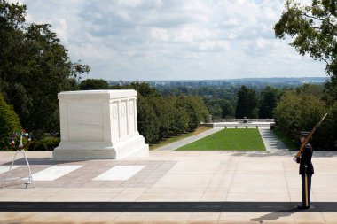 Virginia, Amerika Birleşik Devletleri - 12 Eylül 2023: Amerika Birleşik Devletleri Virginia 'daki Arlington Ulusal Mezarlığı' nda Meçhul Asker 'in Mezarı