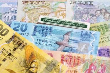 Fiji parasında Amerikan daimi oturma kartı - Dolar