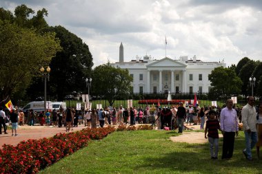 Washington, Amerika Birleşik Devletleri - 12 Eylül 2023: Amerika Birleşik Devletleri 'nin Washington' daki Beyaz Saray 'da Amerikan Yerlisi protestosu