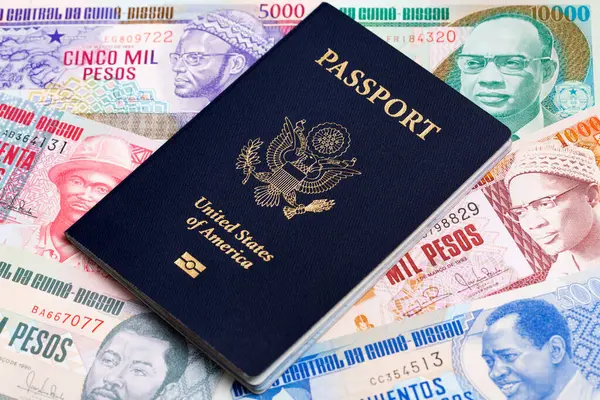 Gine Bissau parasıyla Amerikan pasaportu - peso