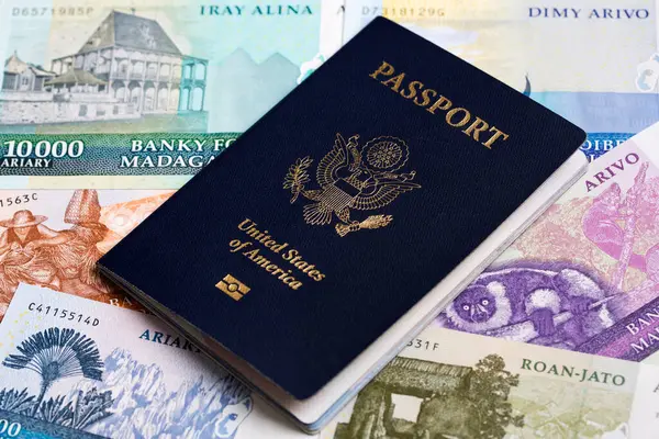 Malagasy parasıyla Amerikan pasaportu