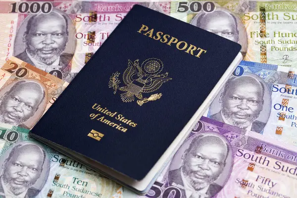 Güney Sudan parasıyla Amerikan pasaportu - pound