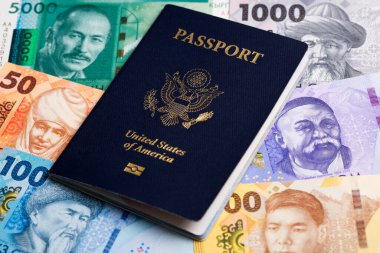 Kırgız parasıyla Amerikan pasaportu - som